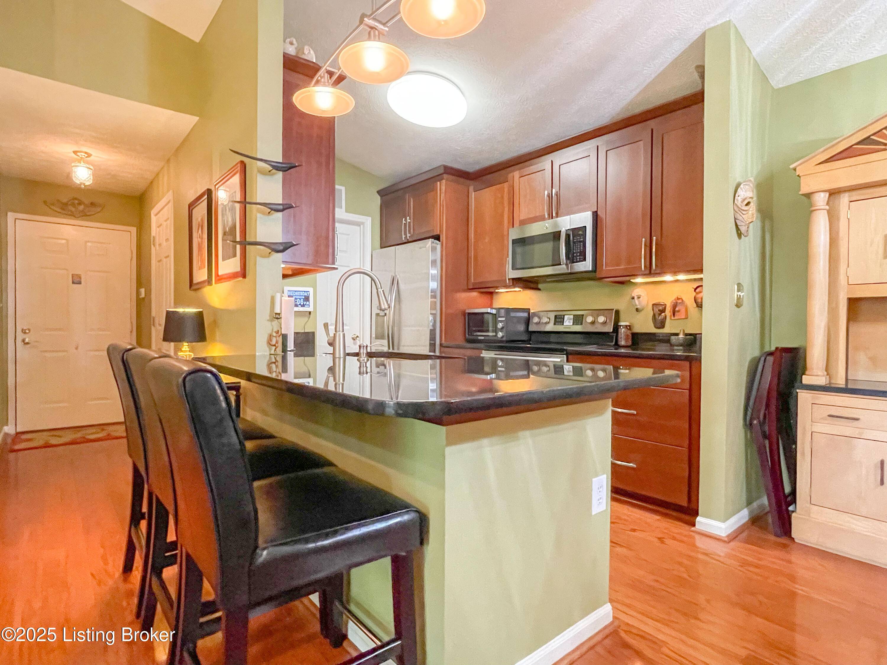Louisville, KY 40241,5303 Pacer Ln #202