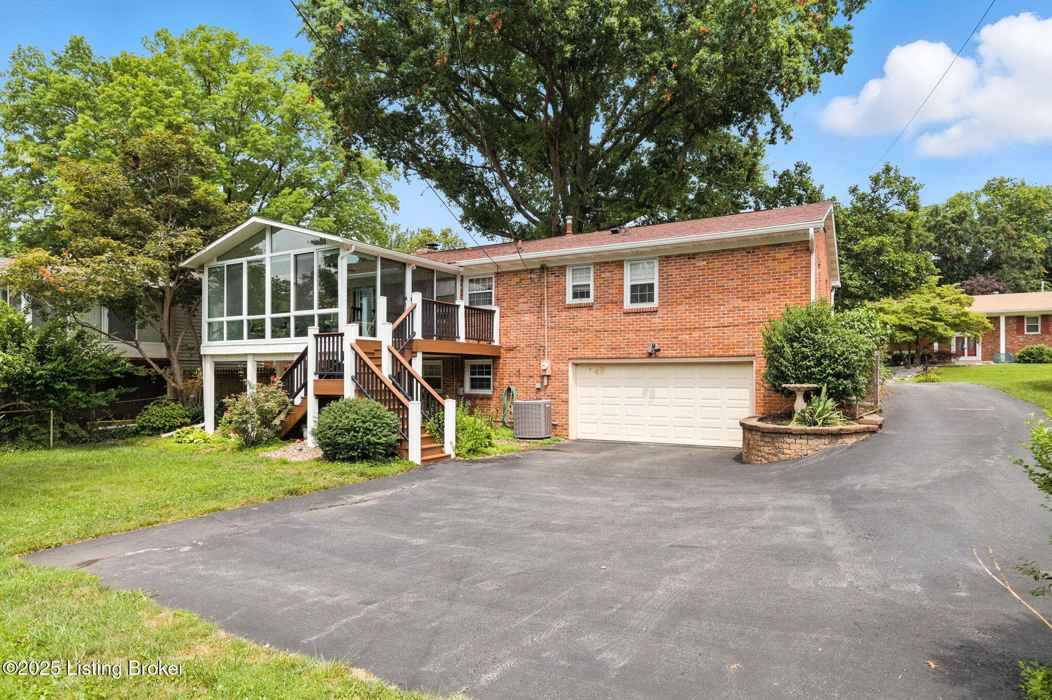 Louisville, KY 40242,9812 Somerford Rd