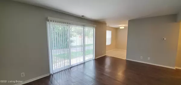 Louisville, KY 40242,9302 Aylesbury Dr #1