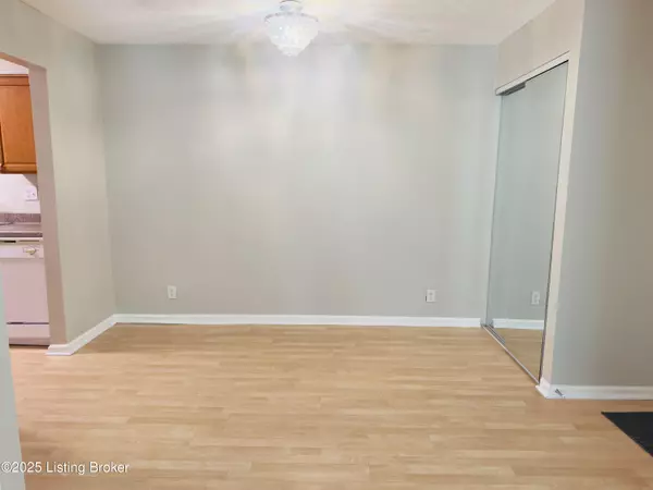 Louisville, KY 40218,3505 Lodge Ln #312