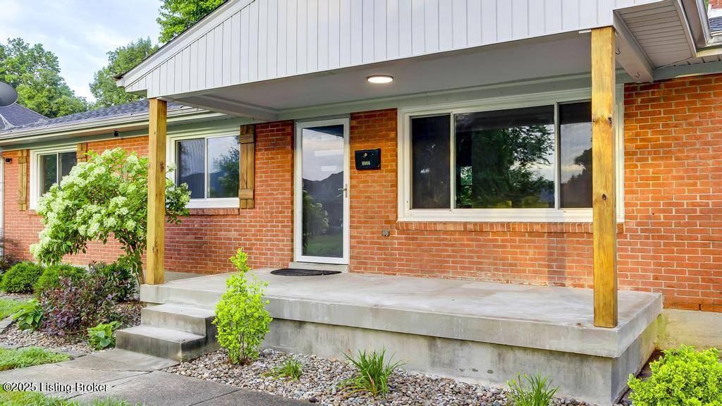 Louisville, KY 40272,9906 Sunkist WAY