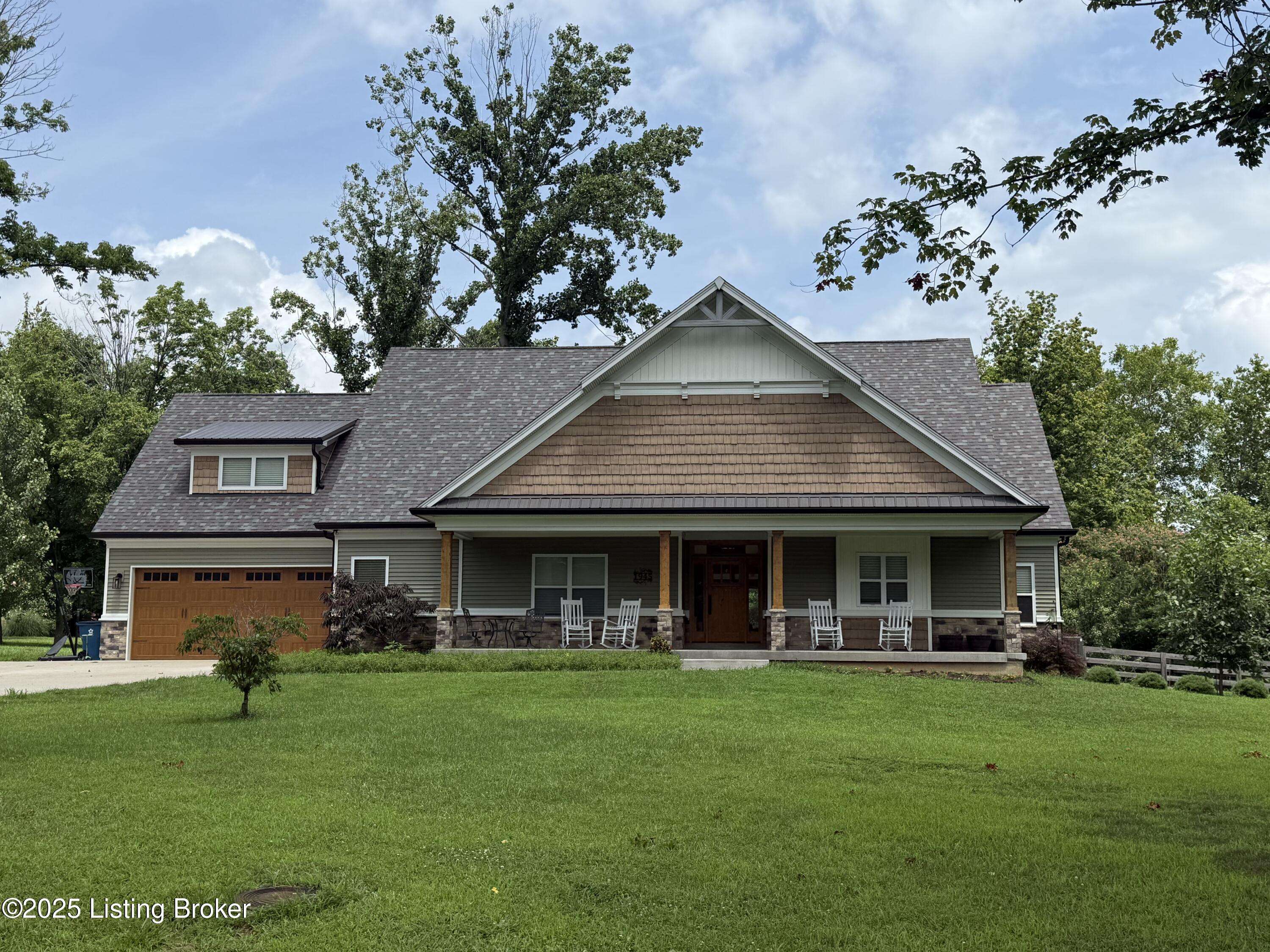 1945 Crystal Dr, La Grange, KY 40031