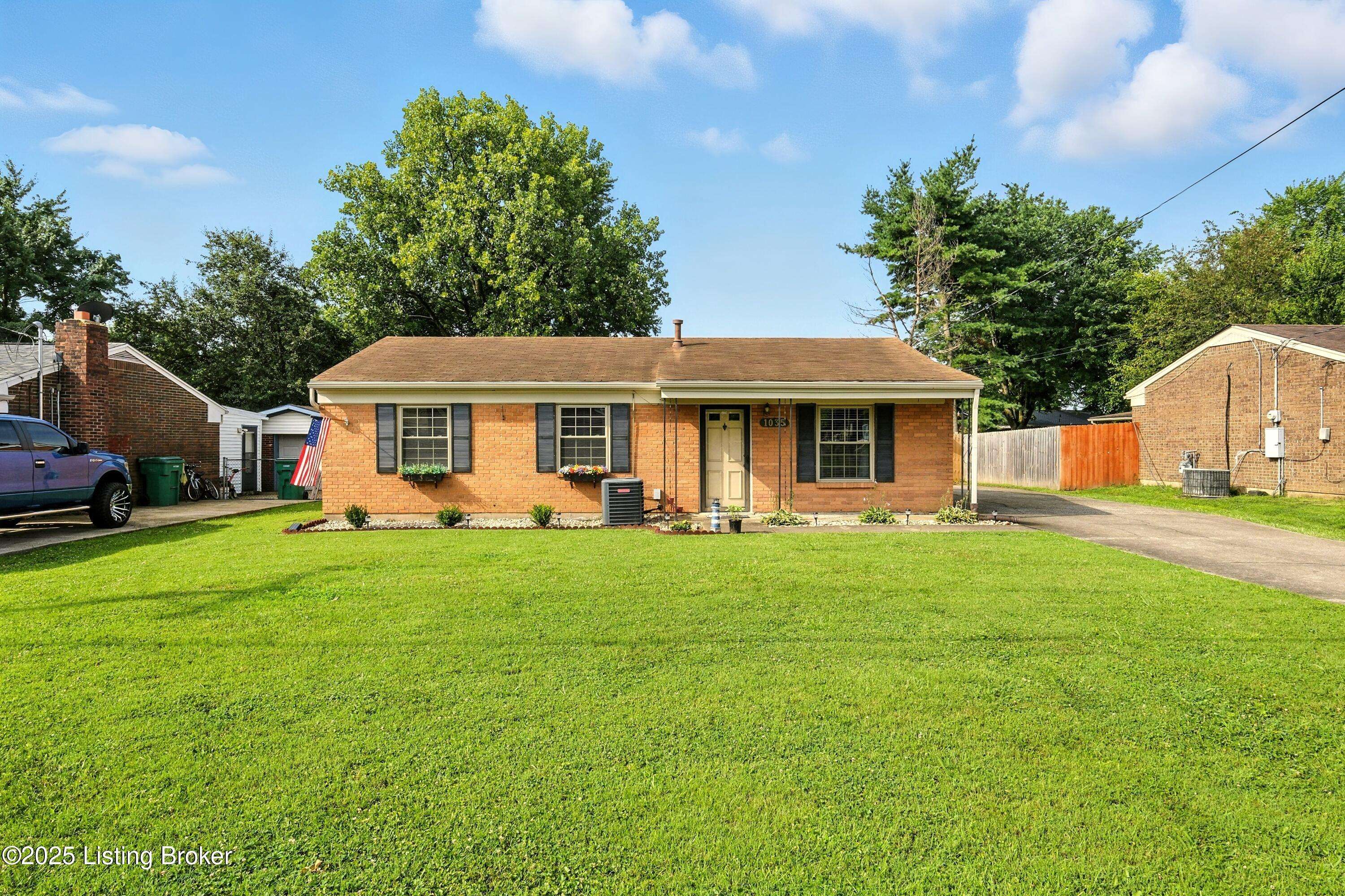 1035 Summitt Dr, Louisville, KY 40229