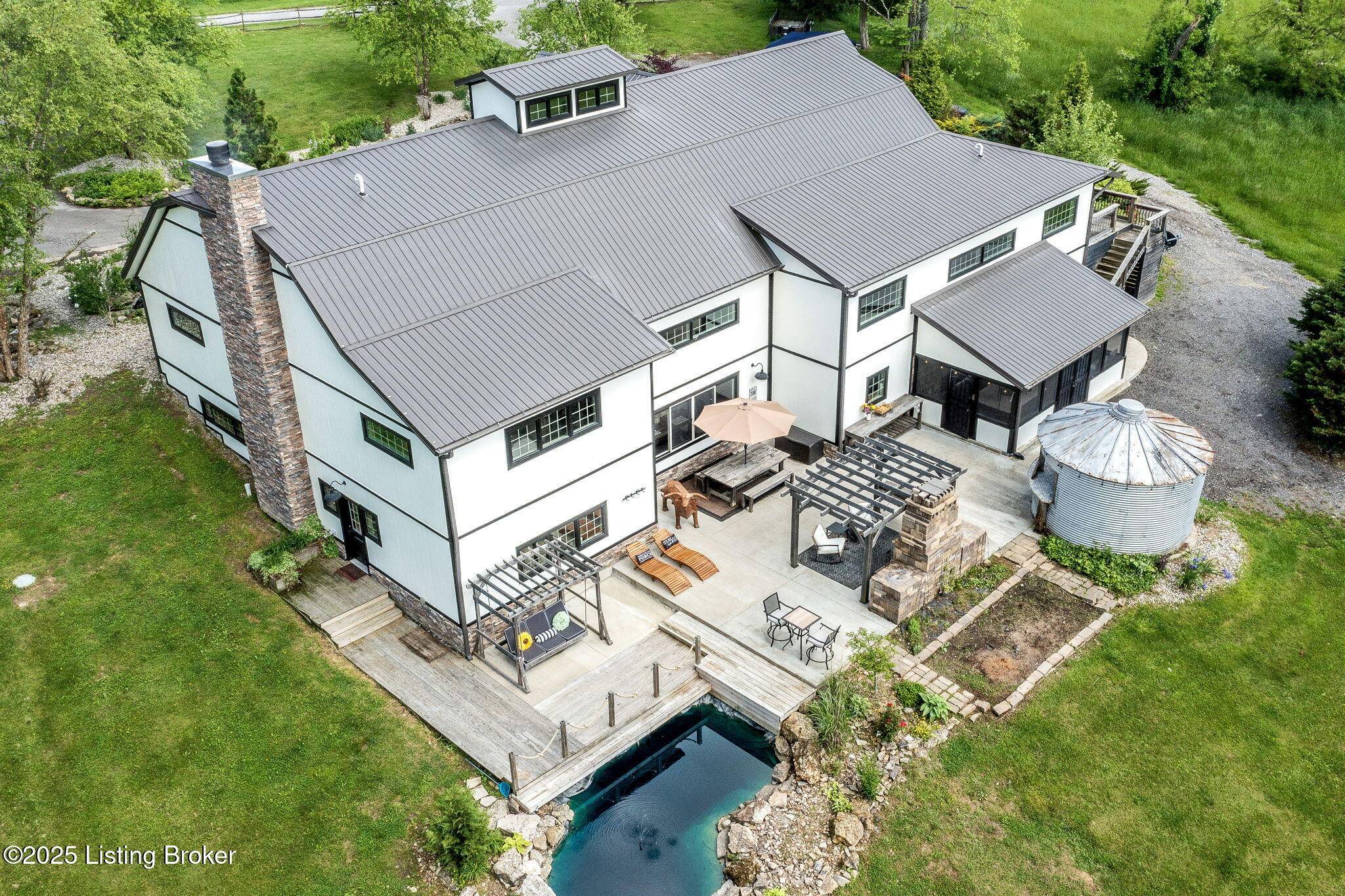 302 S Zoar Church Rd, Madison, IN 47250