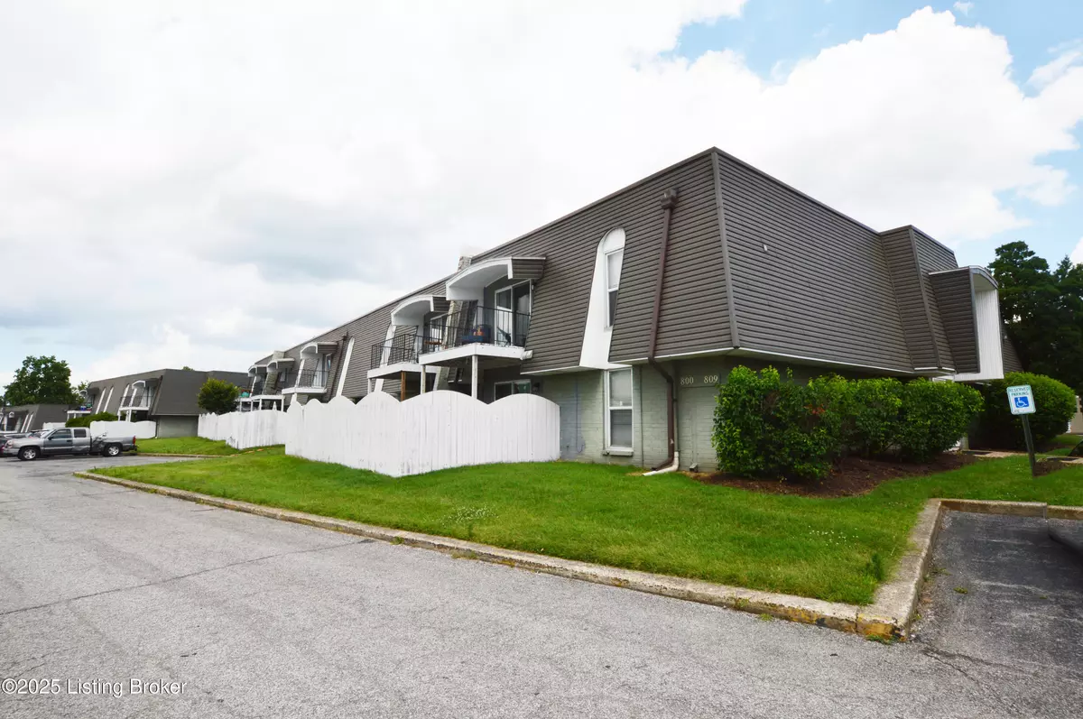 Louisville, KY 40223,806 Lafontenay Ct