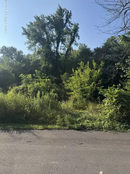 5003 Overbrook Dr, Louisville, KY 40216