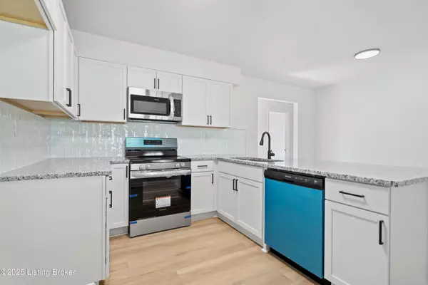 Louisville, KY 40272,9603 April WAY