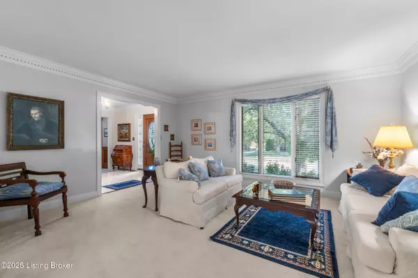 Louisville, KY 40223,812 Foxfire Dr