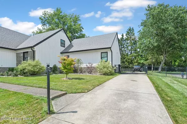 Louisville, KY 40222,9013 Linn Station Rd