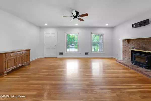 Jeffersontown, KY 40299,2407 Mahan Dr