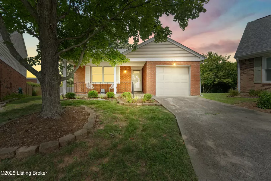 8723 Deer Point Ct, Louisville, KY 40242