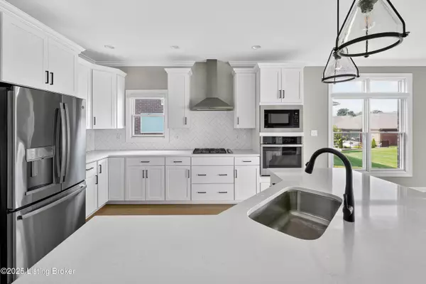 Louisville, KY 40223,1286 Coolhouse WAY