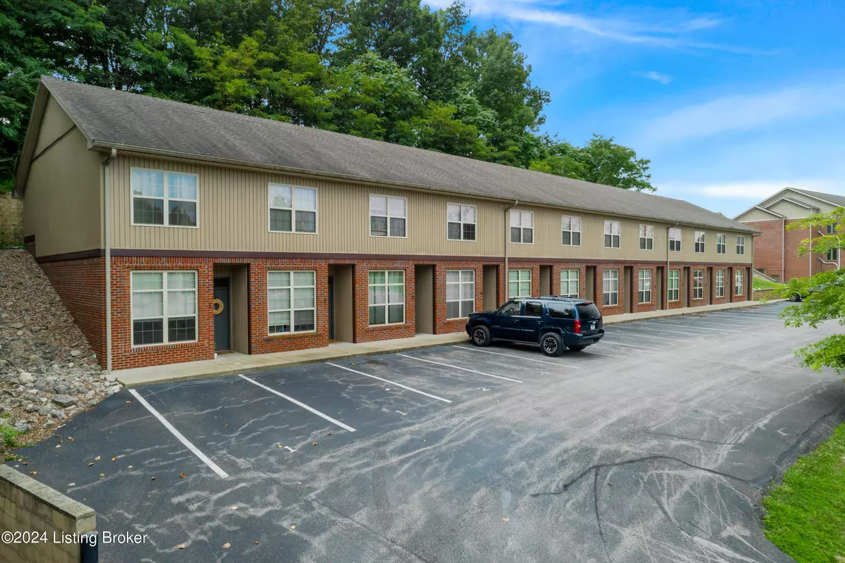 New Albany, IN 47150,822 Northgate Blvd #8