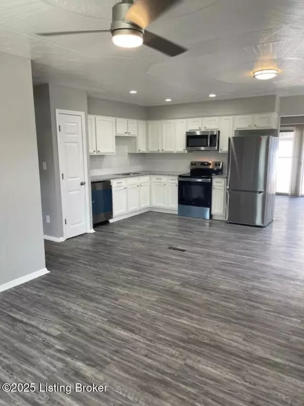 Louisville, KY 40229,10105 Mcneely Lake Dr
