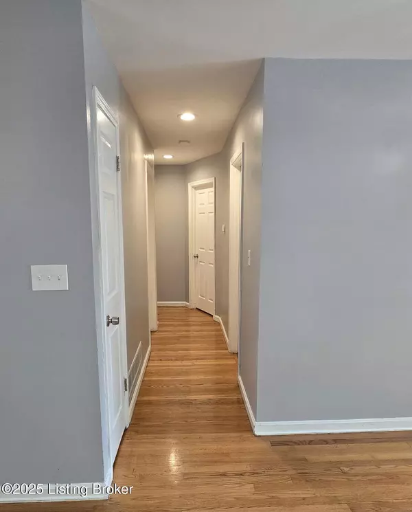 Louisville, KY 40220,4014 Laurelwood Ave