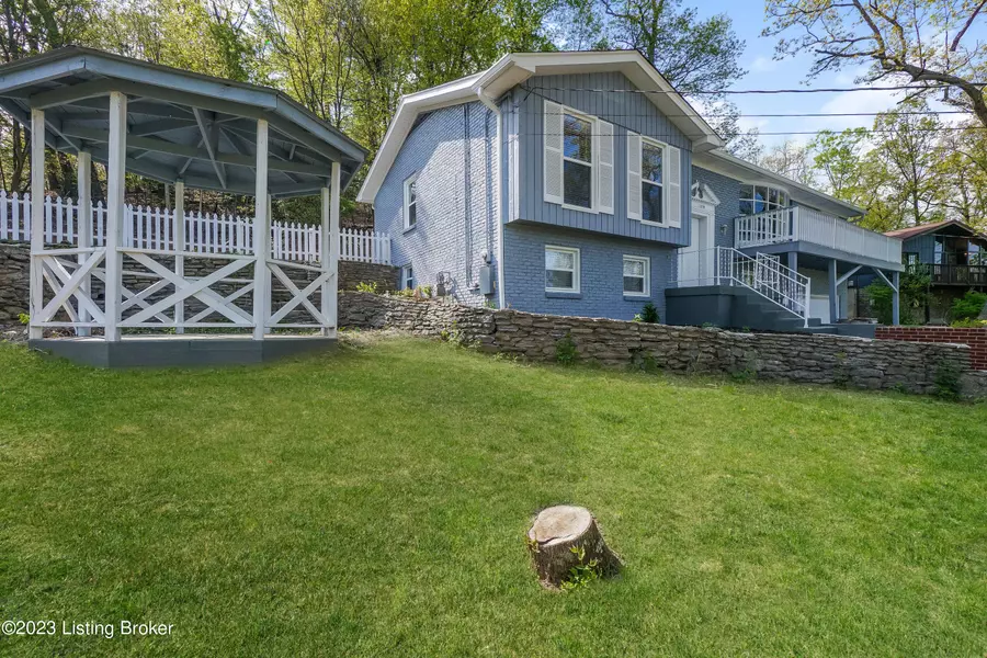 1210 Rudgate CV, Louisville, KY 40214
