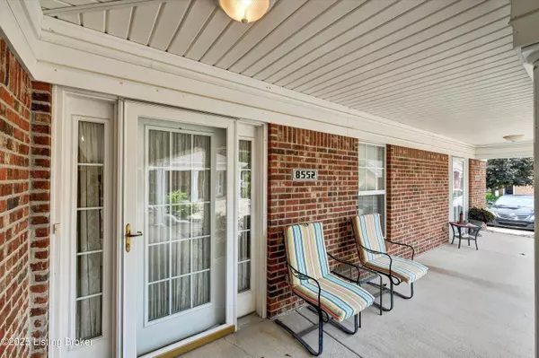 Louisville, KY 40219,8552 Applegate Village Dr