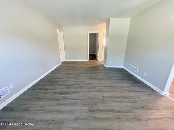 Louisville, KY 40218,2004 Goldsmith Ln #4