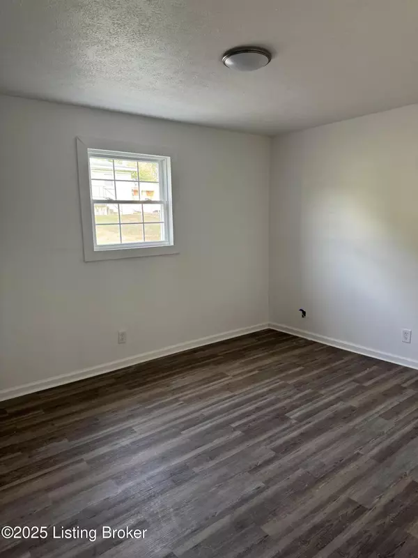 Louisville, KY 40272,10318 Greentree Ln