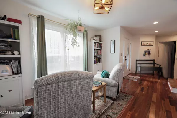 Louisville, KY 40291,8004 Village Gate Ct