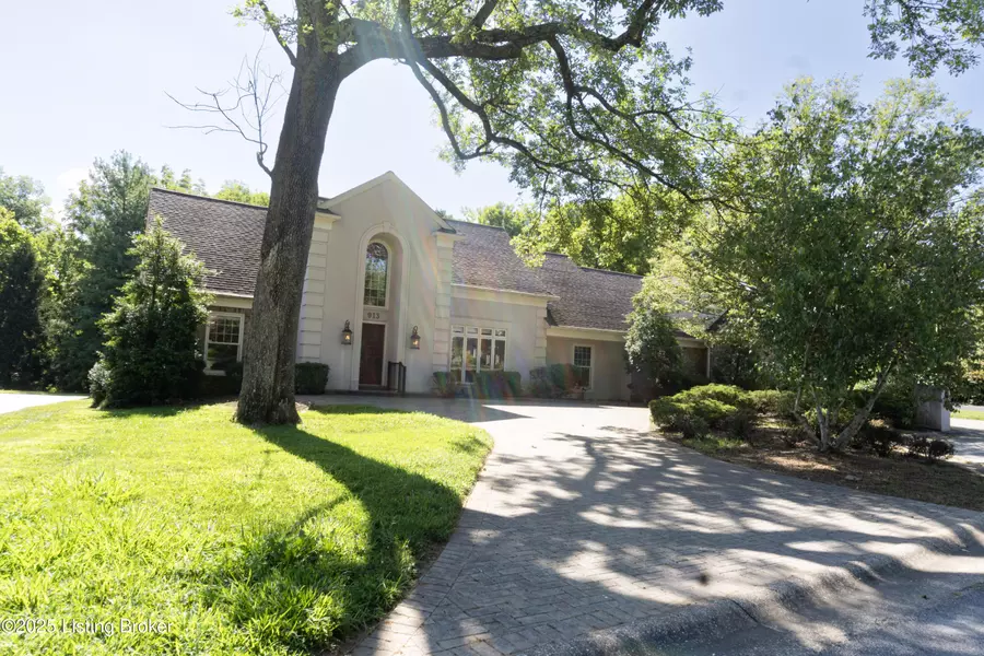 913 Albemarle Ct, Louisville, KY 40222