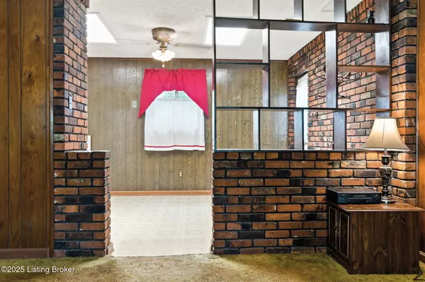 Fairdale, KY 40118,506 Glengarry Dr