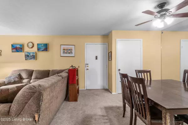 Louisville, KY 40222,1007 Lake Pl #H11