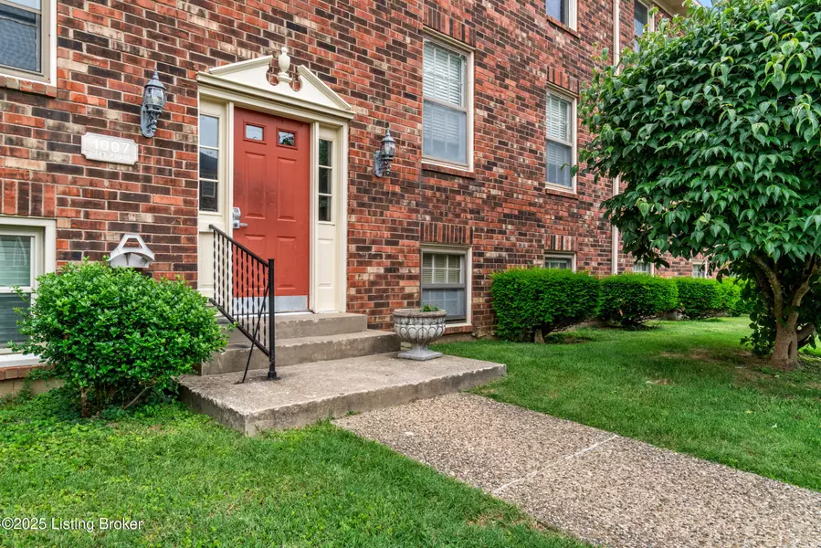 1007 Lake Pl #H11, Louisville, KY 40222