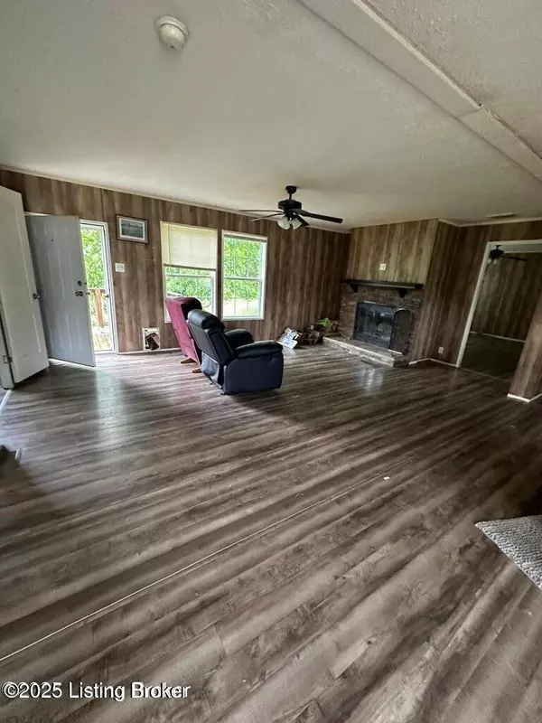 Bloomfield, KY 40008,265 Hillview Ln