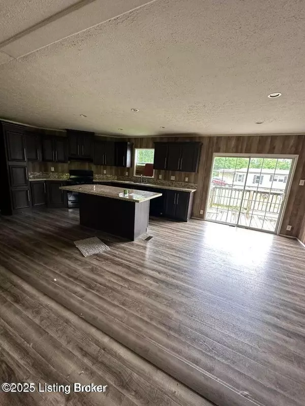 Bloomfield, KY 40008,265 Hillview Ln