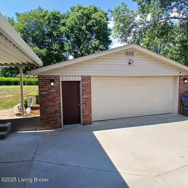 Louisville, KY 40272,3805 Sedalia TRL