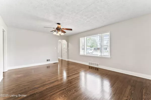 Louisville, KY 40219,4926 Forest Park Dr