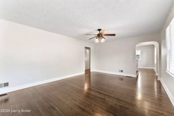 Louisville, KY 40219,4926 Forest Park Dr