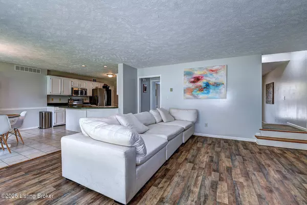 Louisville, KY 40245,4725 Oak Pointe Dr