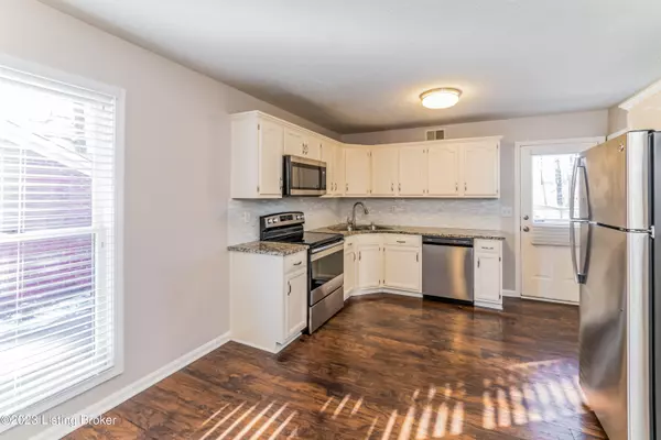 Louisville, KY 40229,5933 Midnight Ln