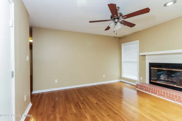 Louisville, KY 40220,7303 Kort WAY