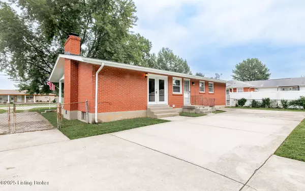 Louisville, KY 40219,8204 Cedar Brook Dr