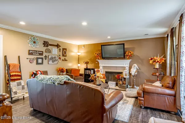 Louisville, KY 40241,10102 Spring Gate Dr