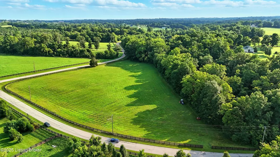 2831 L'Esprit Pkwy, La Grange, KY 40031