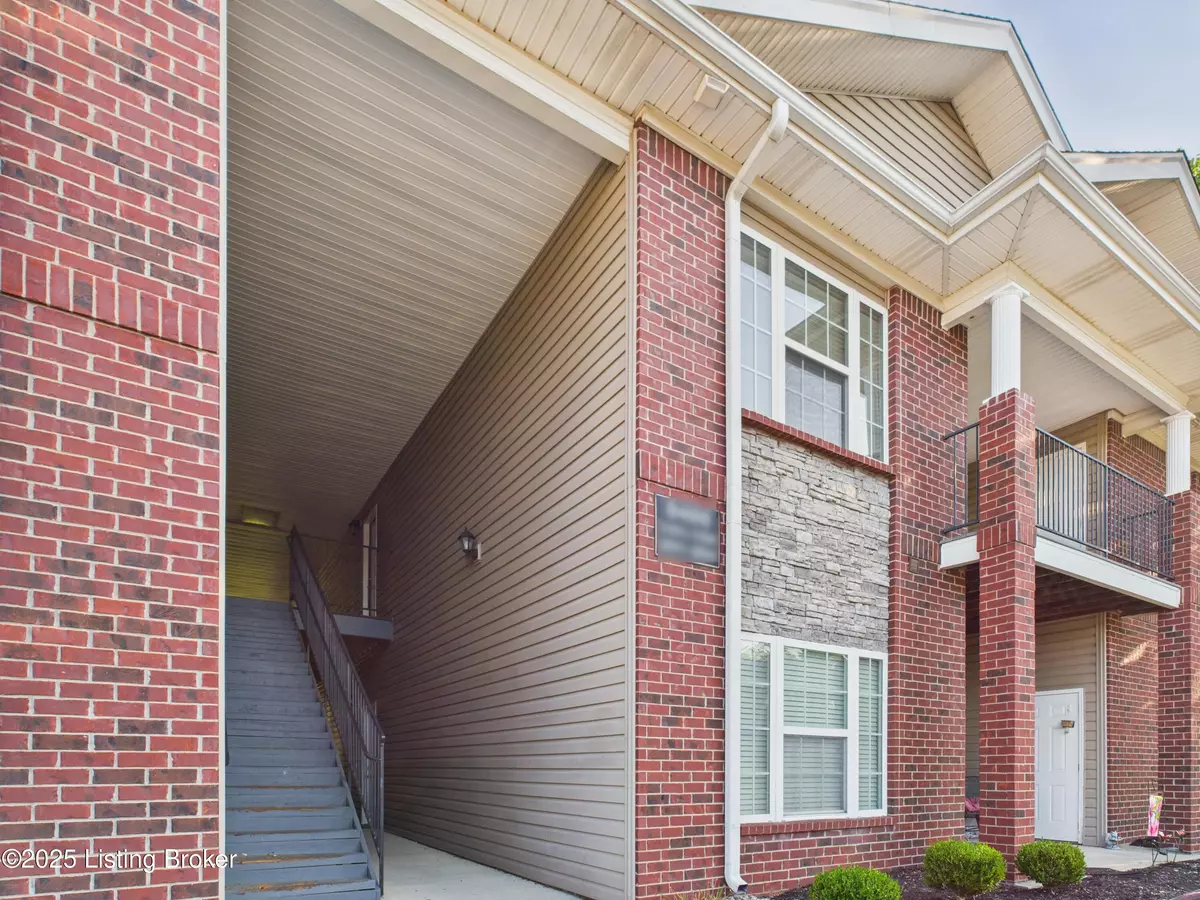 Louisville, KY 40291,9400 Clubview Dr #202