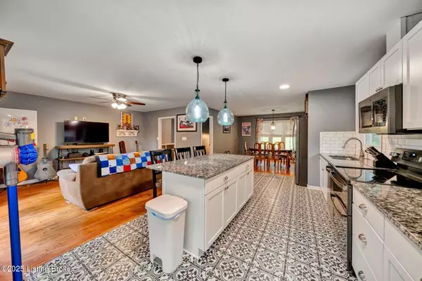 Louisville, KY 40272,2714 Windsor Forest Dr