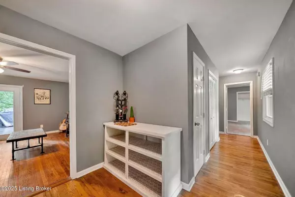 Louisville, KY 40272,2714 Windsor Forest Dr