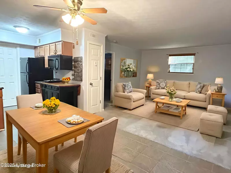 203 Middletown SQ, Louisville, KY 40243