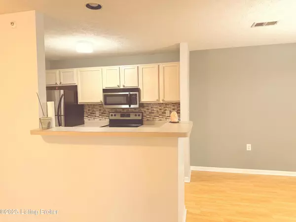 Louisville, KY 40241,10303 Trotters Pointe Dr #APT 202