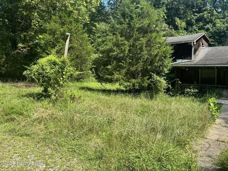 8015 Forrest Dr, Crestwood, KY 40014