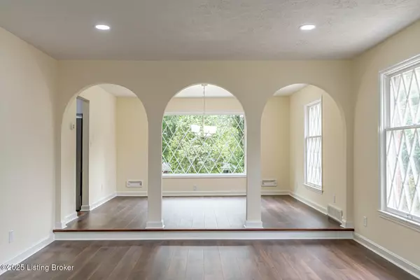 Louisville, KY 40299,3502 Stony Brook Dr