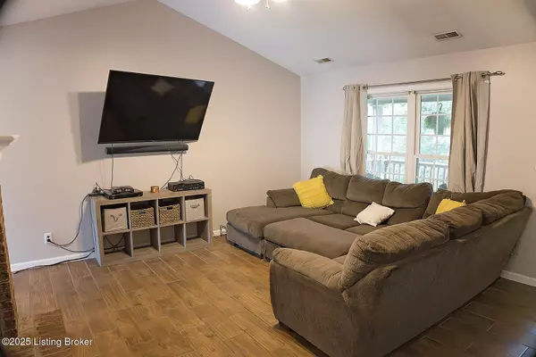 Bedford, KY 40006,282 Meadowlark Ct