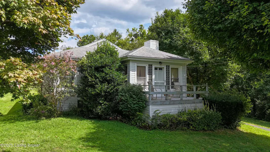 7405 Smyrna Rd, Louisville, KY 40228