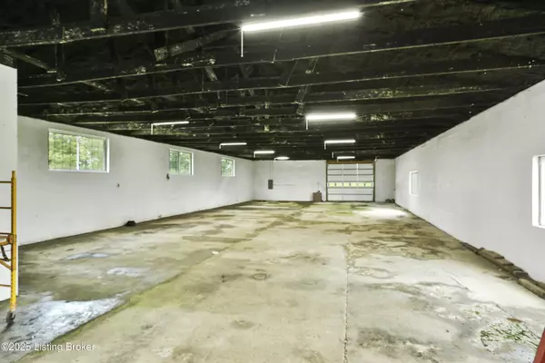 Waddy, KY 40076,577 Peytona Beach Rd