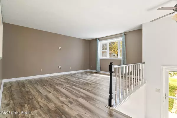 Louisville, KY 40228,7215 Applegate Ln